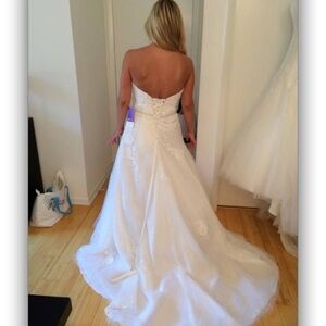 A-Line/Princess Strapless Wedding Dress -Unaltered